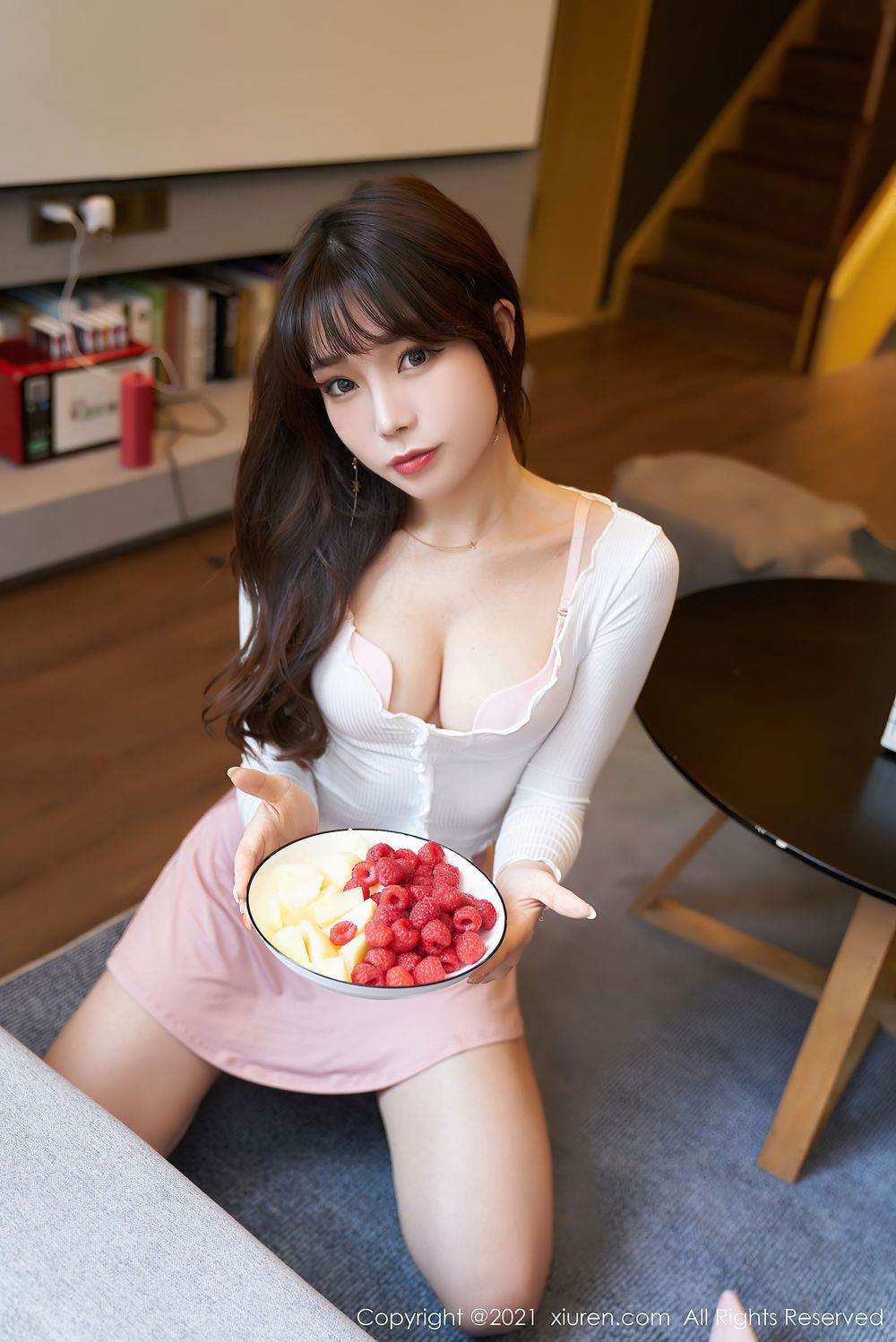 性感女神芝芝Booty - 粉色短裙+丝袜系列娇艳写真