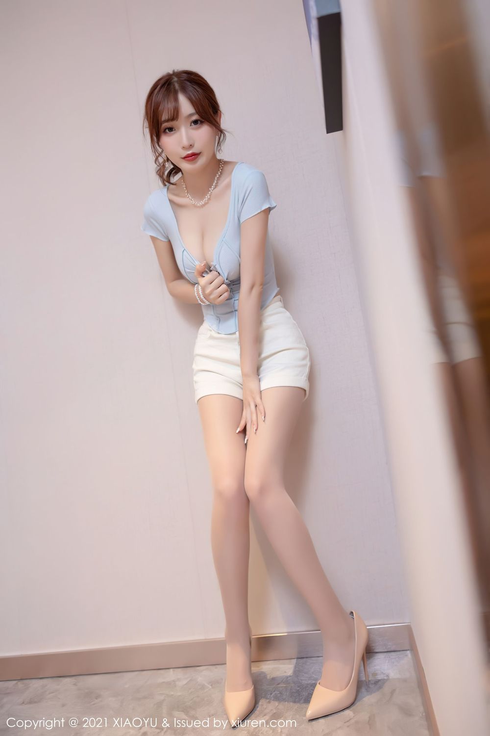 美女模特林星阑 - 肉色丝袜+热裤系列灵动写真
