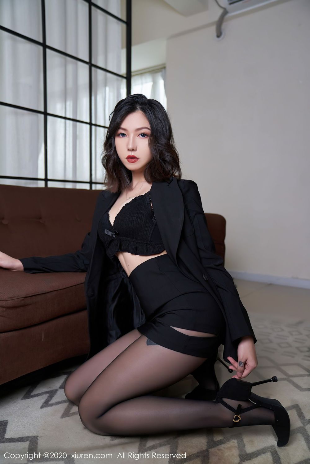 新人模特舌尖上的菊花Ace - 都市+黑丝系列首套写真