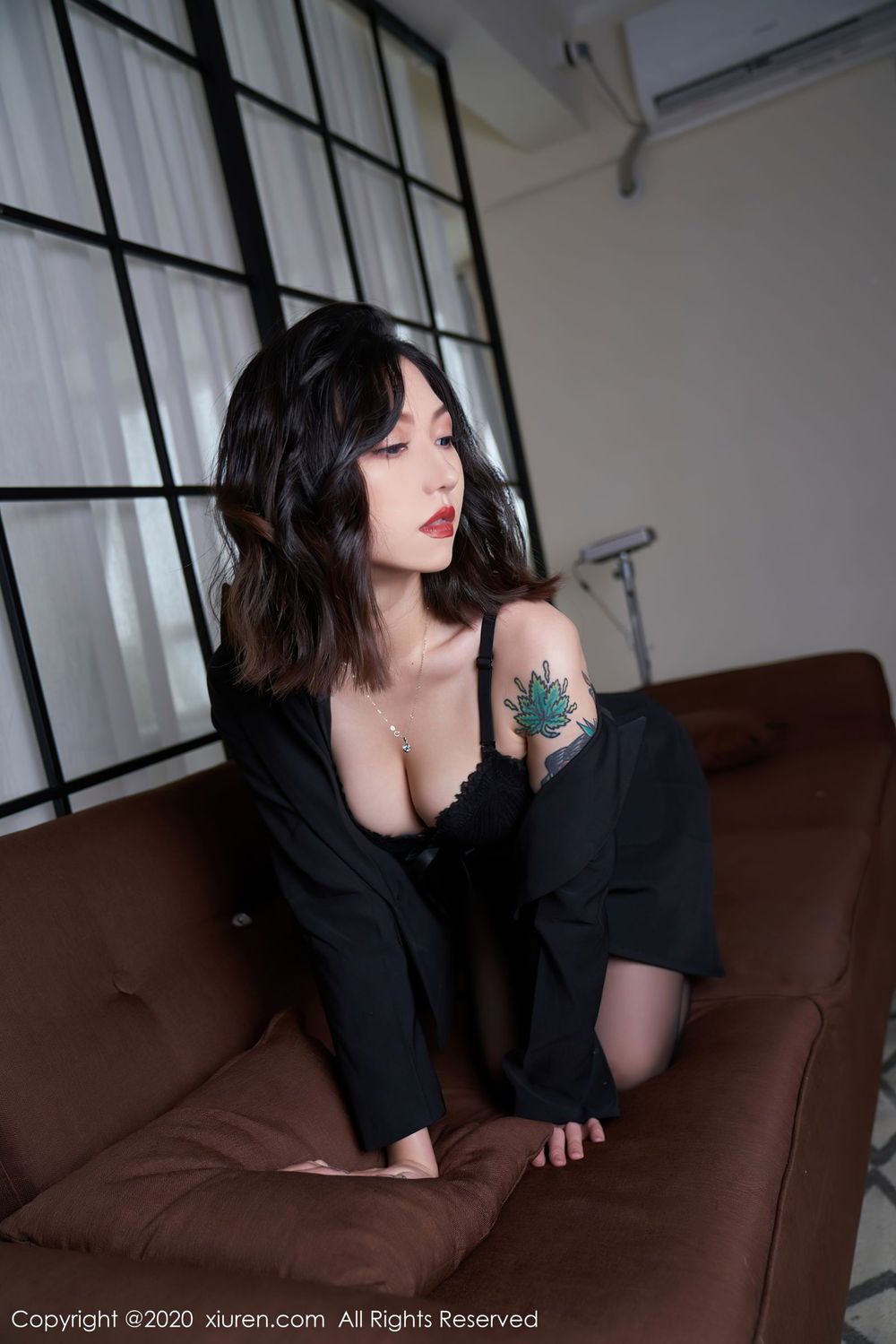 新人模特舌尖上的菊花Ace - 都市+黑丝系列首套写真