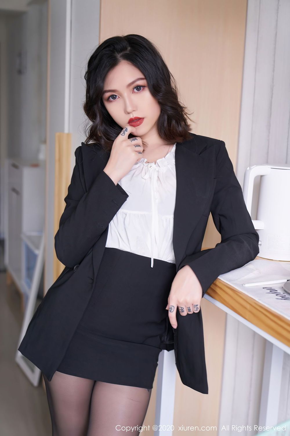 新人模特舌尖上的菊花Ace - 都市+黑丝系列首套写真