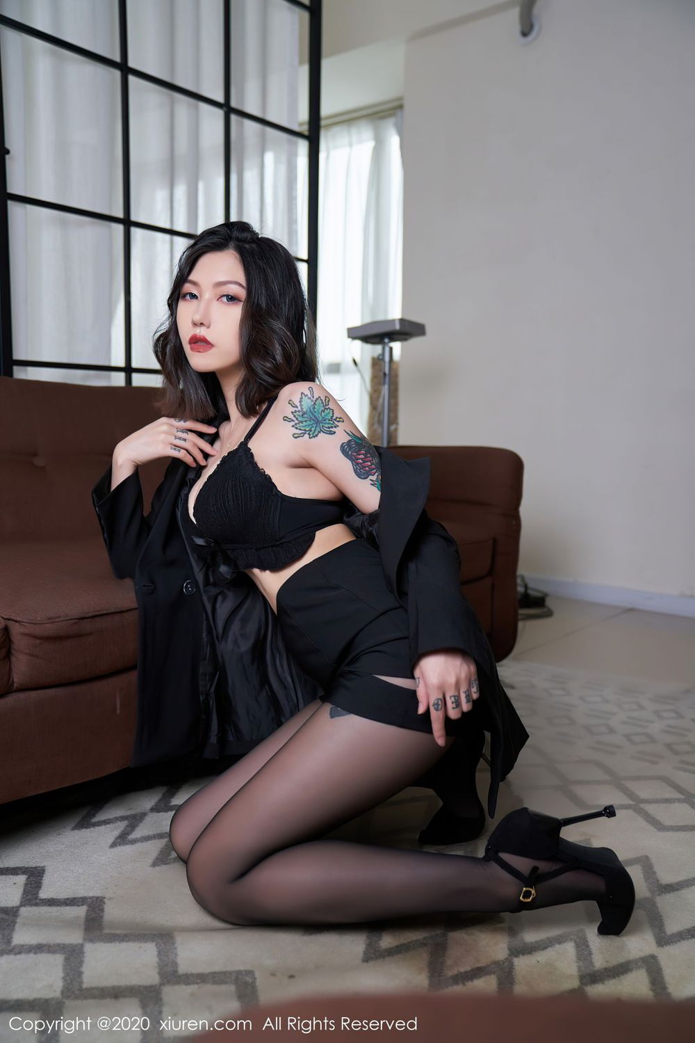 新人模特舌尖上的菊花Ace - 都市+黑丝系列首套写真