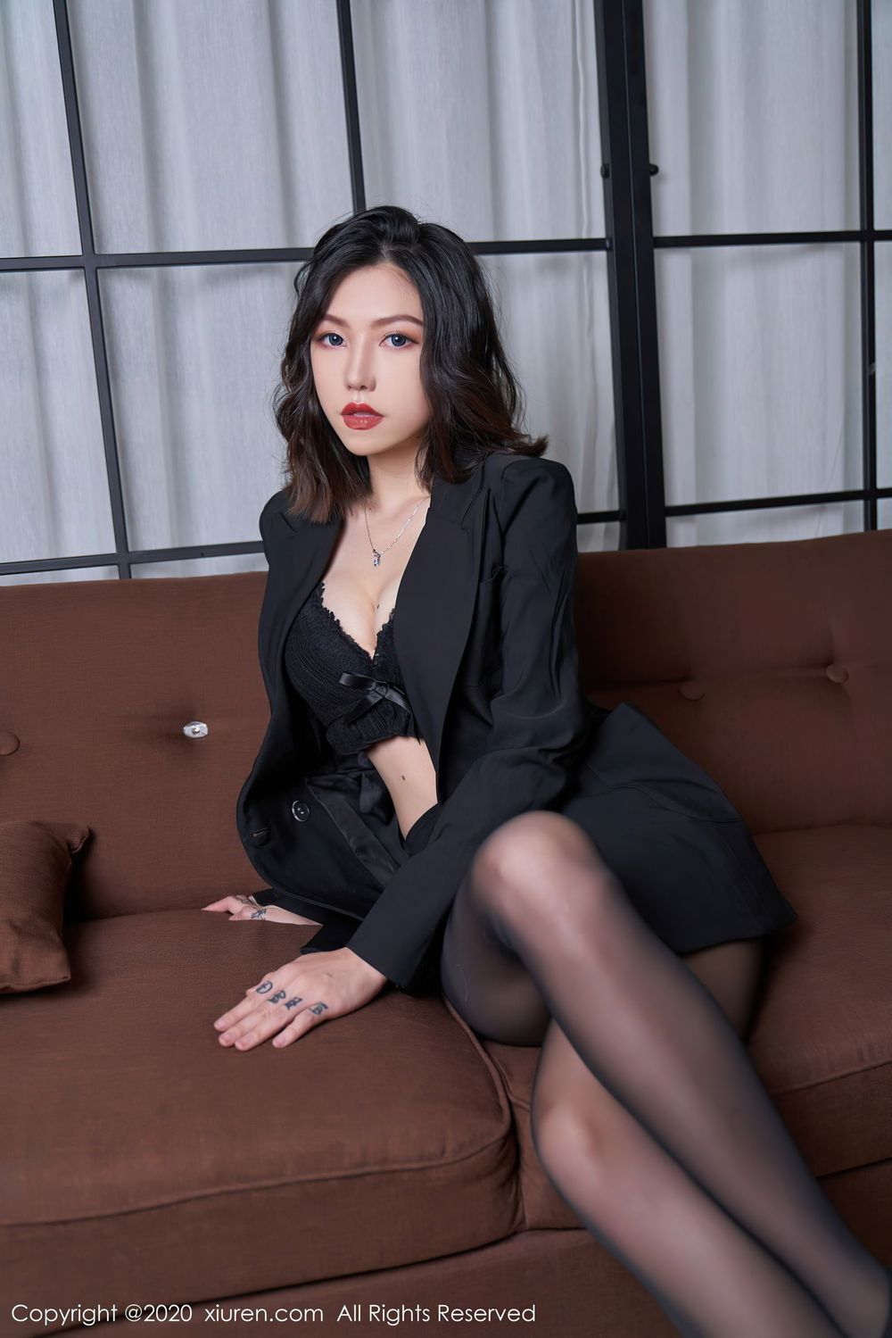 新人模特舌尖上的菊花Ace - 都市+黑丝系列首套写真