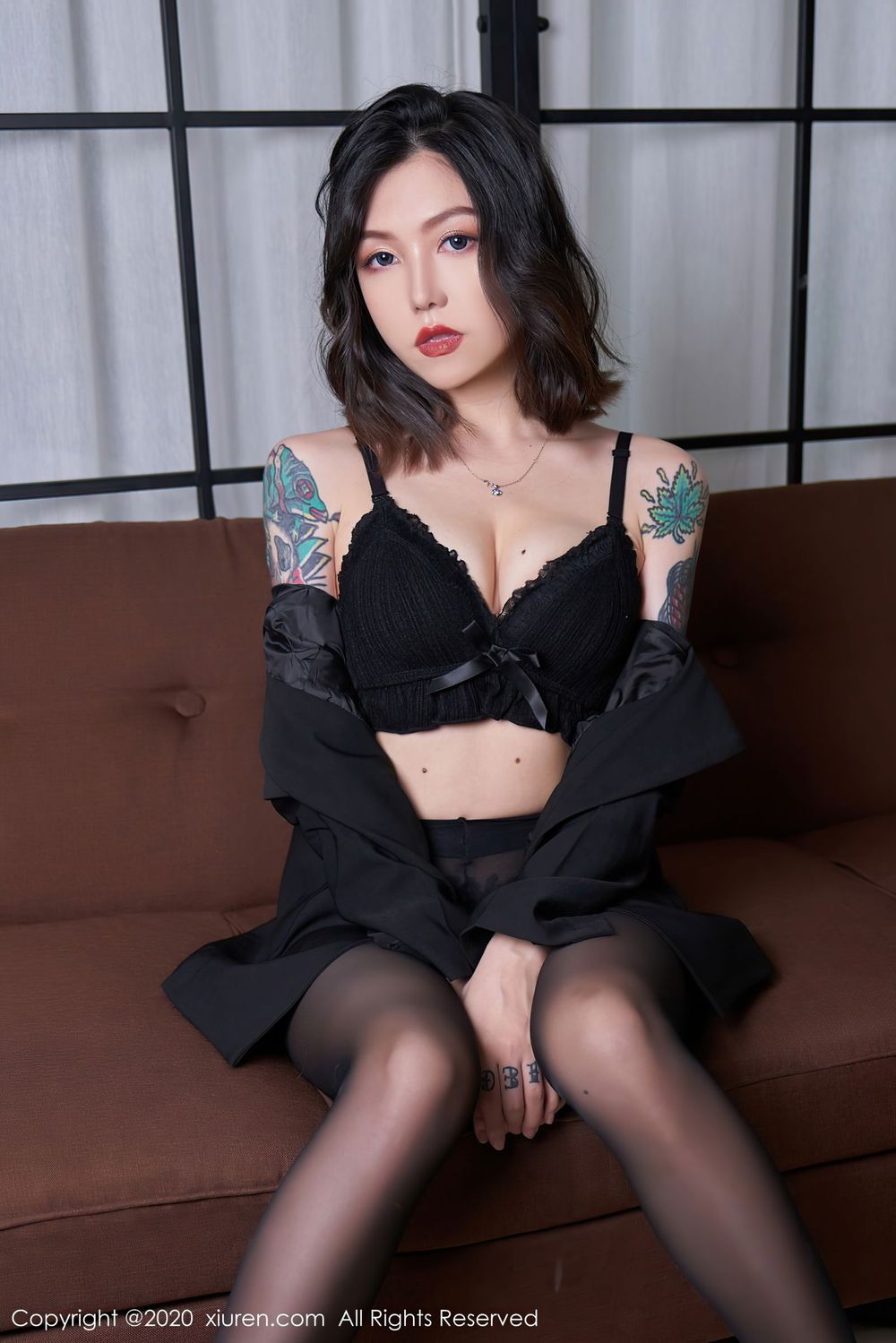 新人模特舌尖上的菊花Ace - 都市+黑丝系列首套写真