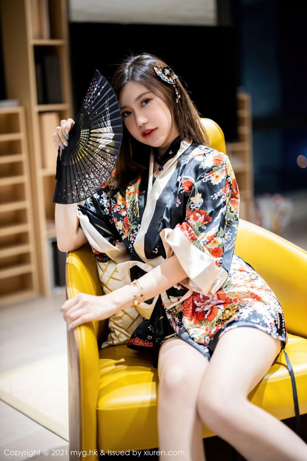 性感女神Carina绮里嘉 - 多彩和服+折扇剧情写真