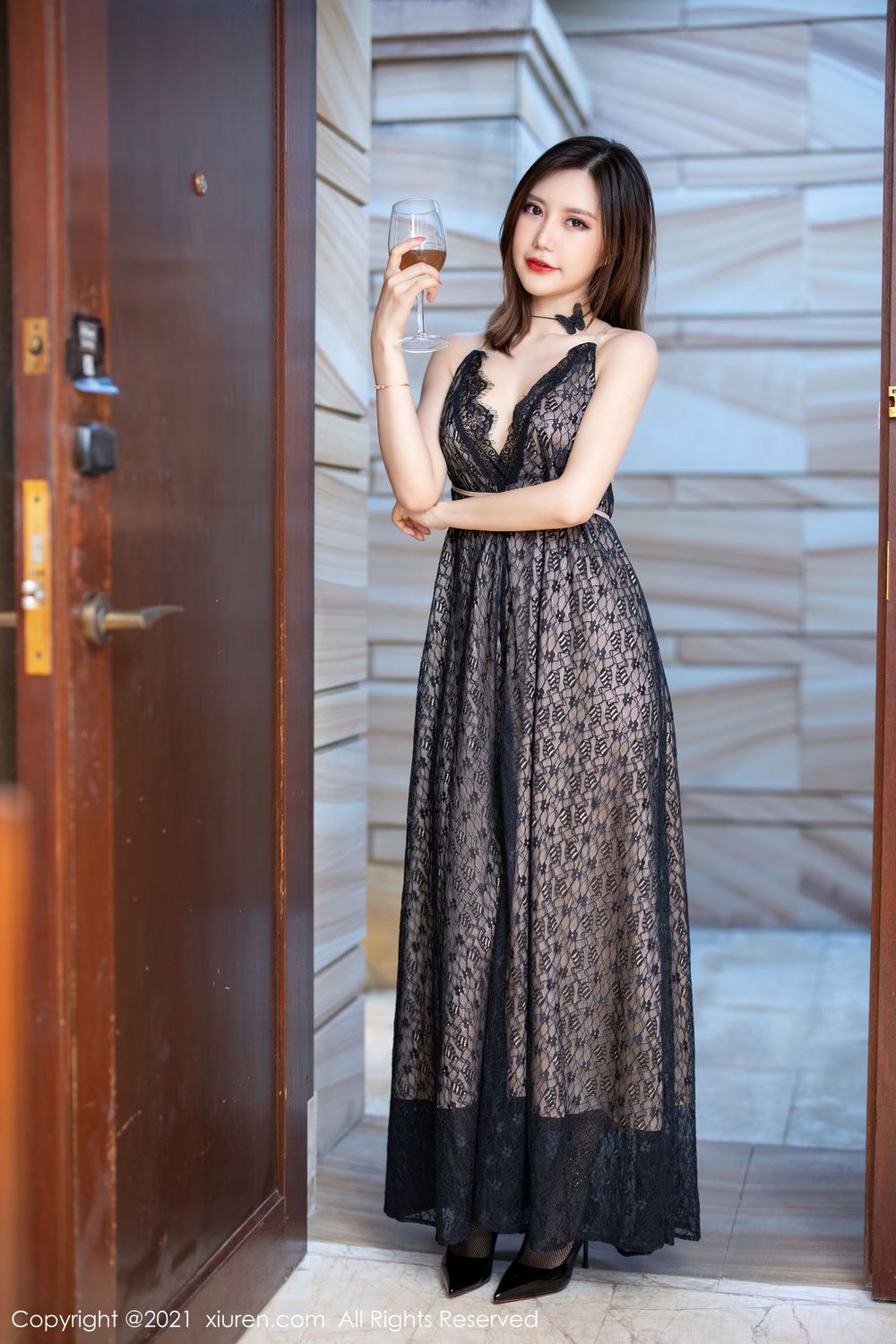 性感女神绮里嘉Carina - 黑丝网袜系列复出心愿旅拍