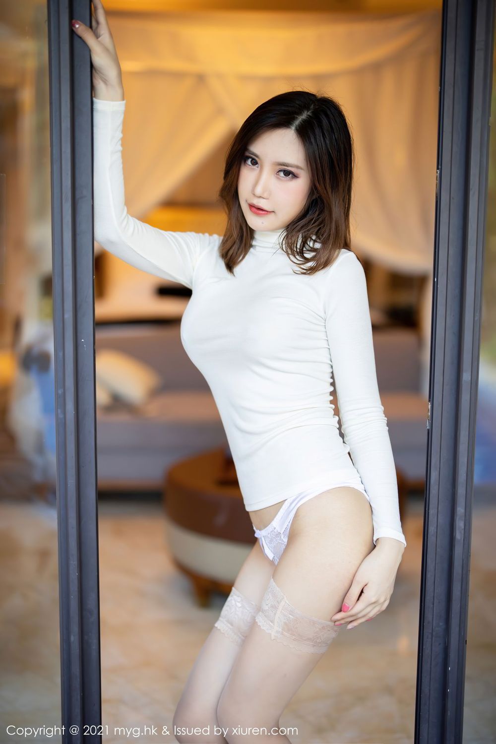 性感女神绮里嘉Carina - 室外泳池+丝袜系列心愿旅拍