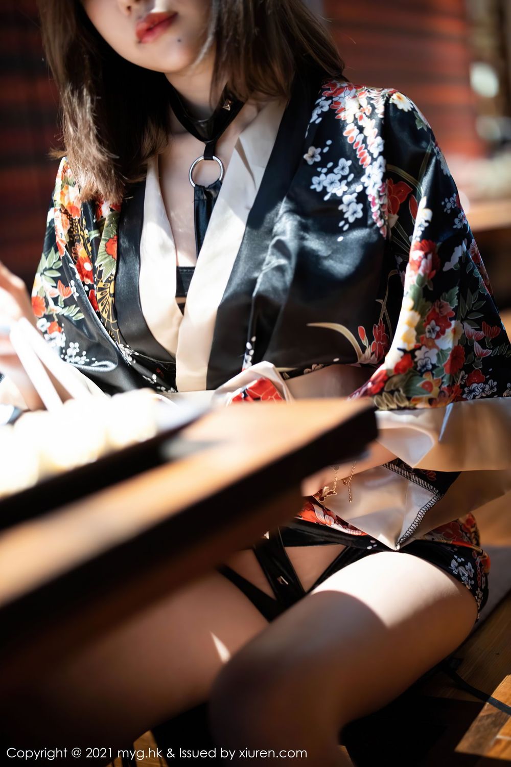 性感女神Carina绮里嘉 - 多彩和服+折扇剧情写真