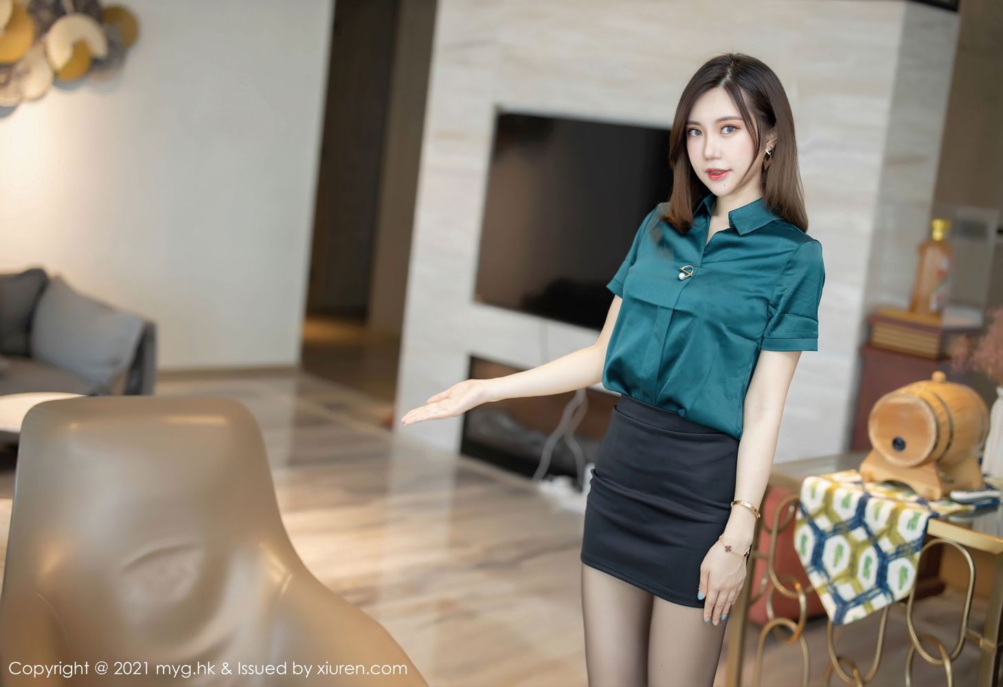 性感女神绮里嘉Carina - 职场衬衫OL黑丝系列写真