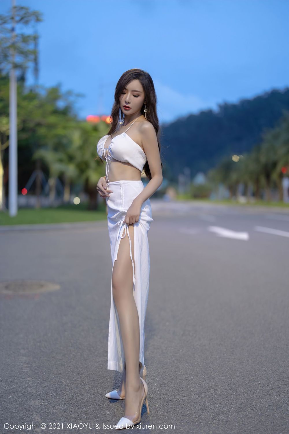 性感女神王馨瑶yanni - 白色长裙+时尚外拍写真