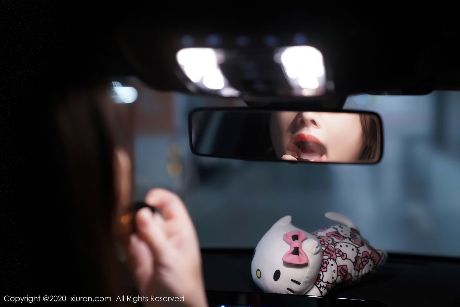 美女模特诗诗kiki - 时尚车拍+网袜系列惹火写真