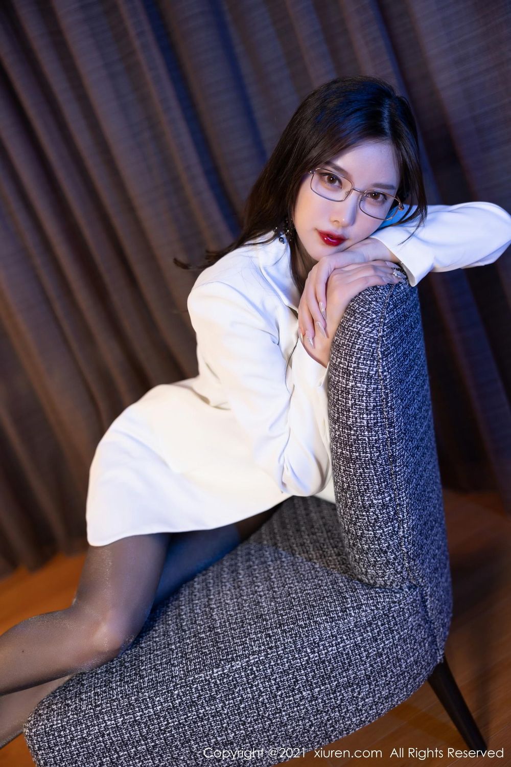 性感女神杨晨晨Yome - 眼镜OL+黑丝系列私房写真