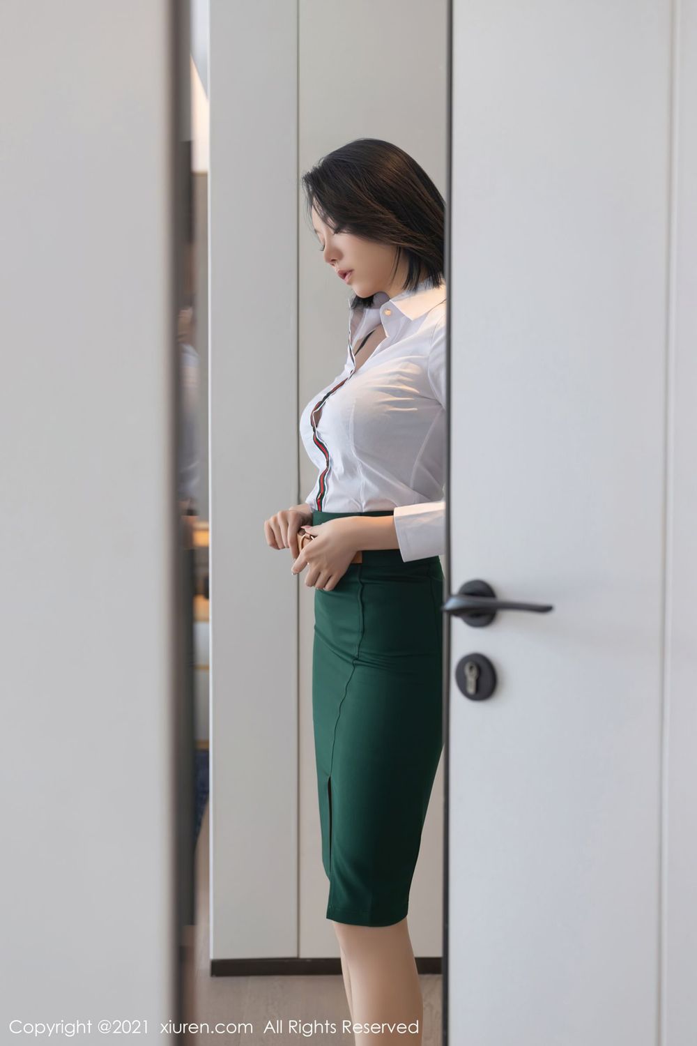 美女模特安然Maleah - 都市OL+借宿主题写真