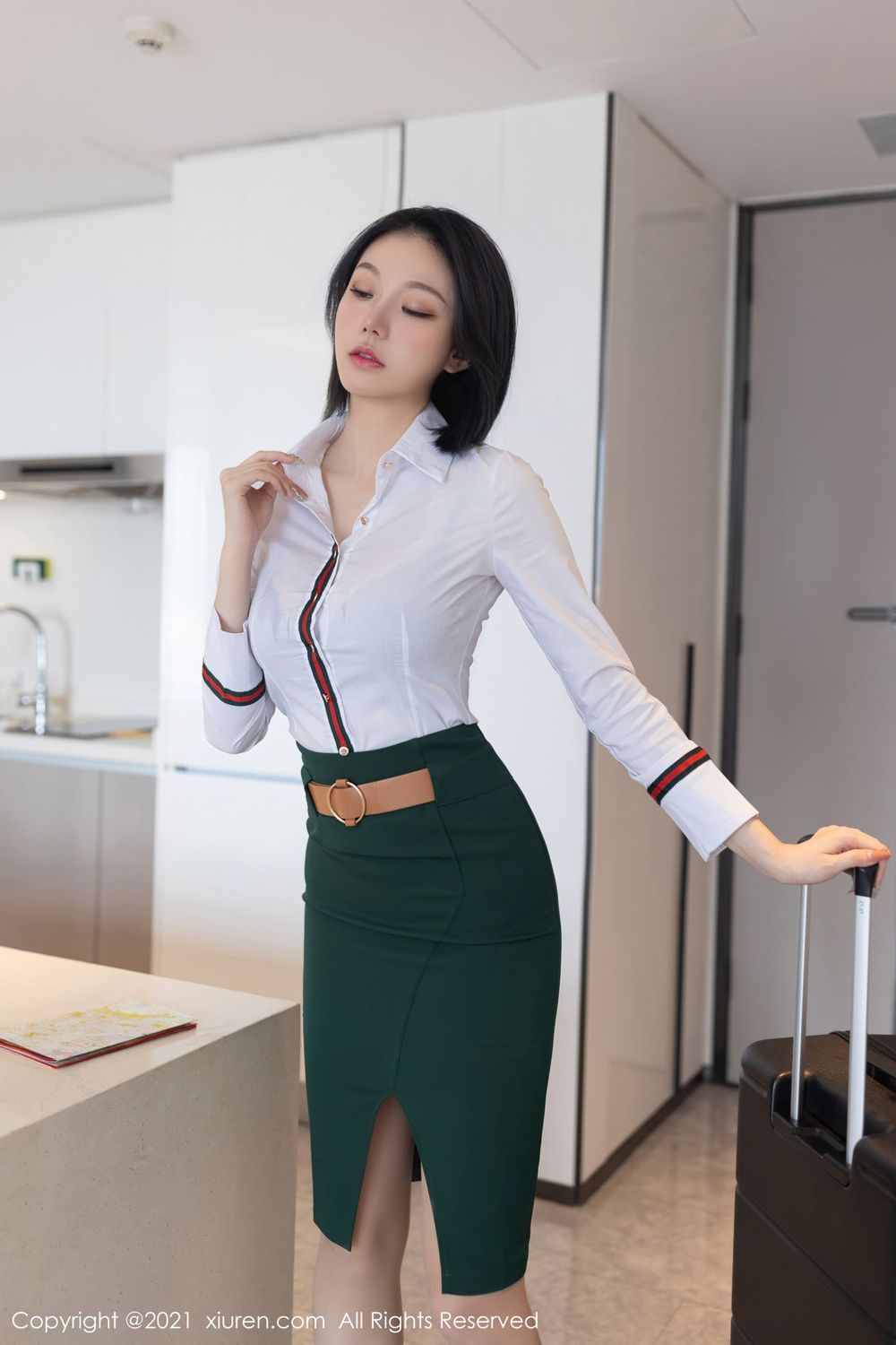 美女模特安然Maleah - 都市OL+借宿主题写真
