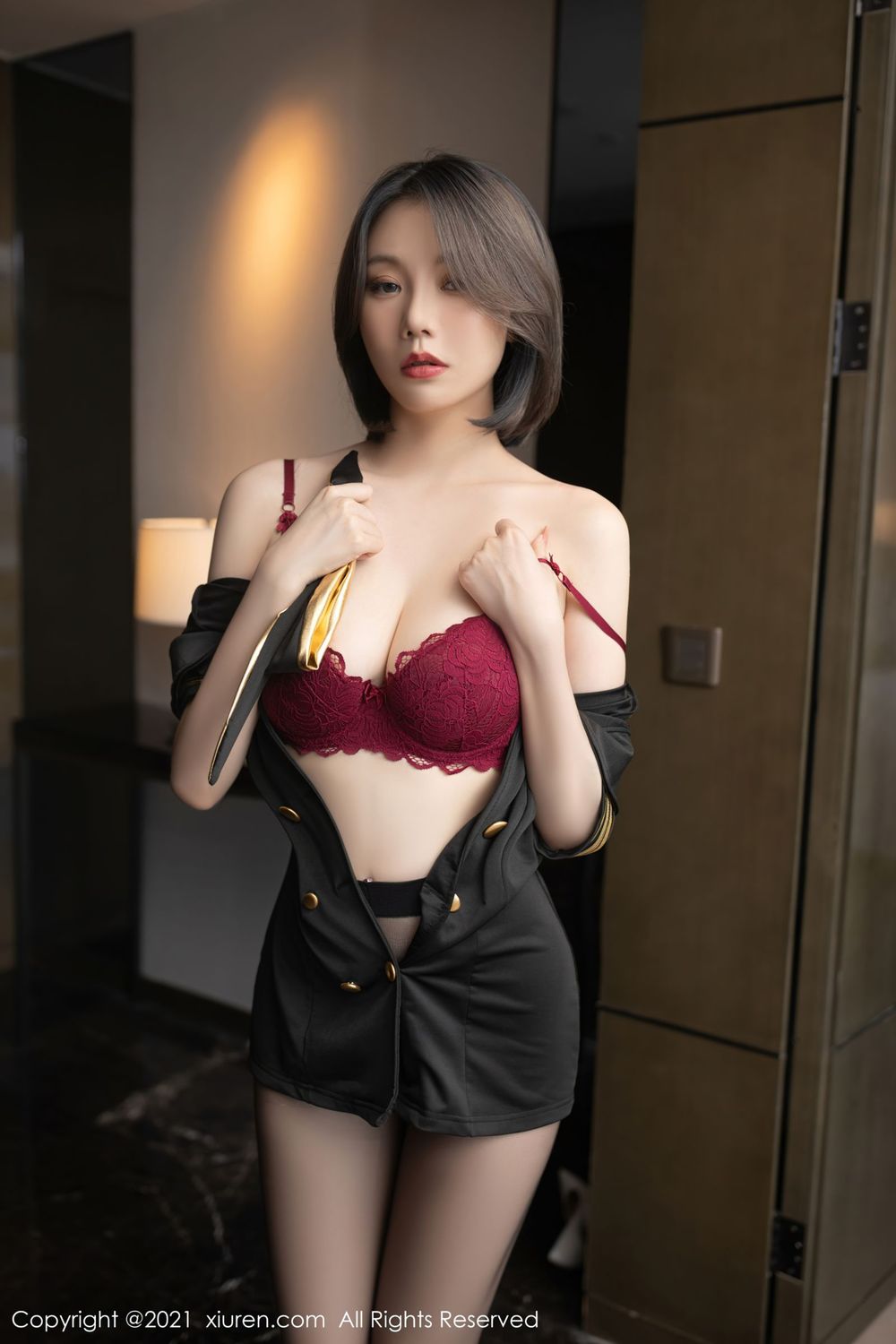 美女模特安然Maleah - 空姐制服+黑丝系列重庆旅拍