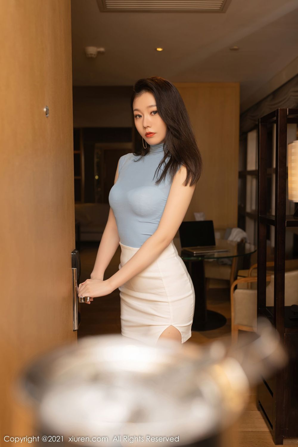 美女模特安然Maleah - 蓝色上衣+导游主题足量写真