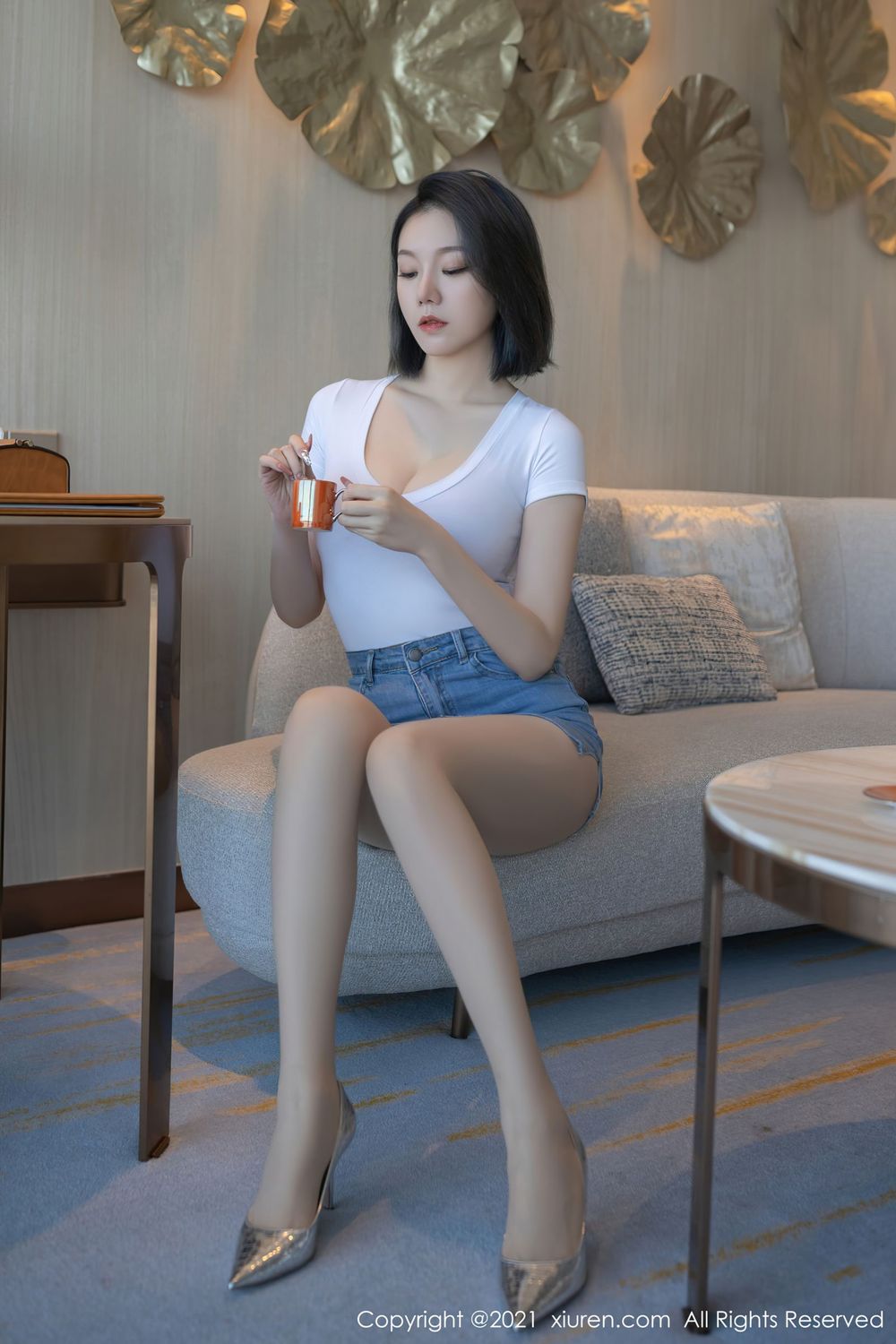 美女模特安然Maleah - 白色上衣+牛仔热裤重庆旅拍