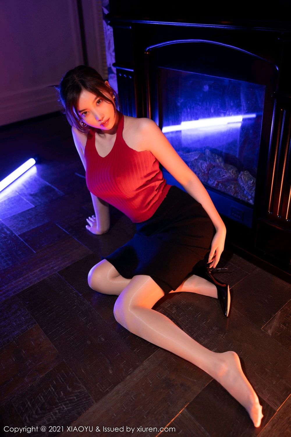 性感女神杨晨晨Yome - 红色露肩上衣+超短裙私房写真