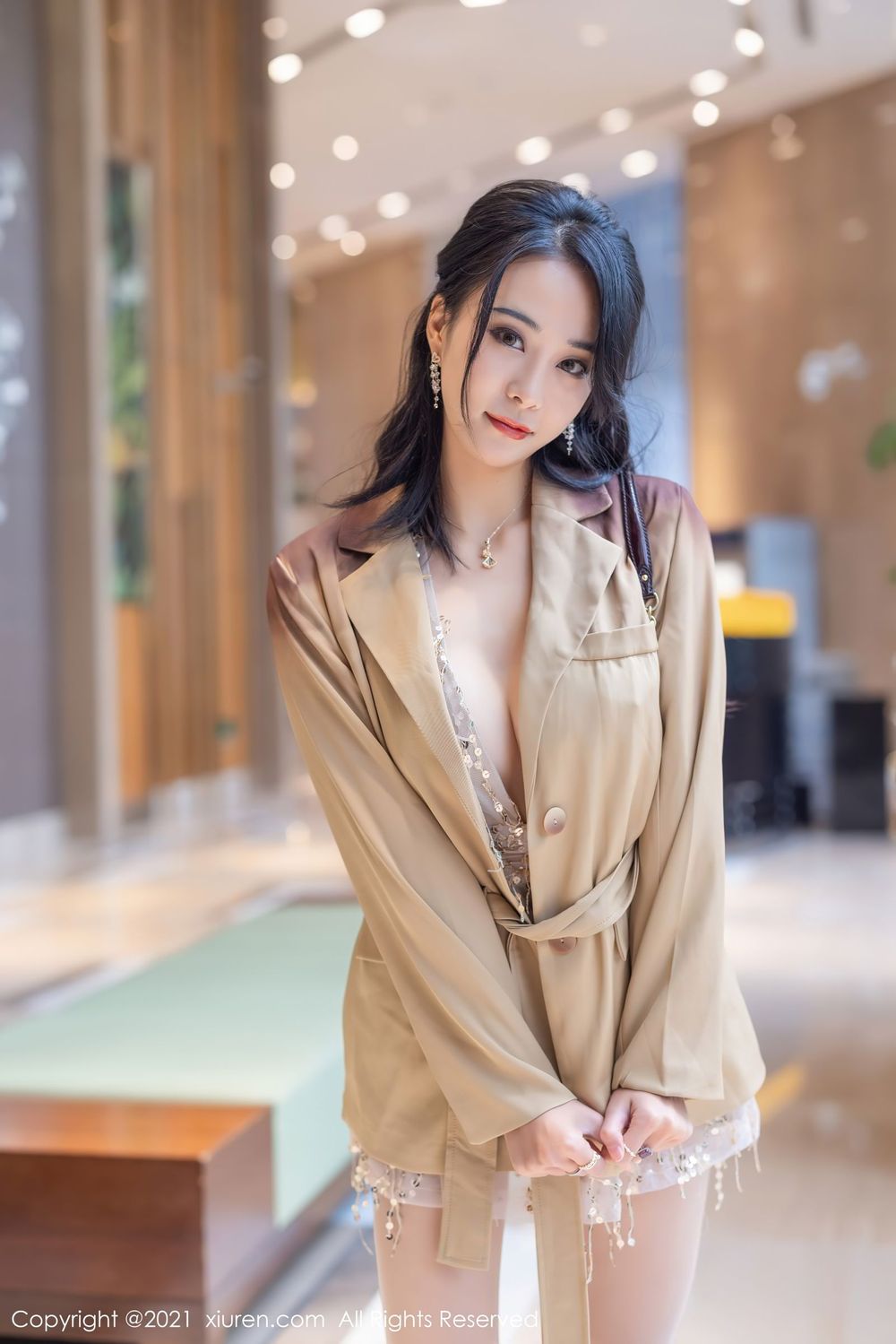 美女模特蓝夏Akasha - 华丽吊裙+丝袜系列写真