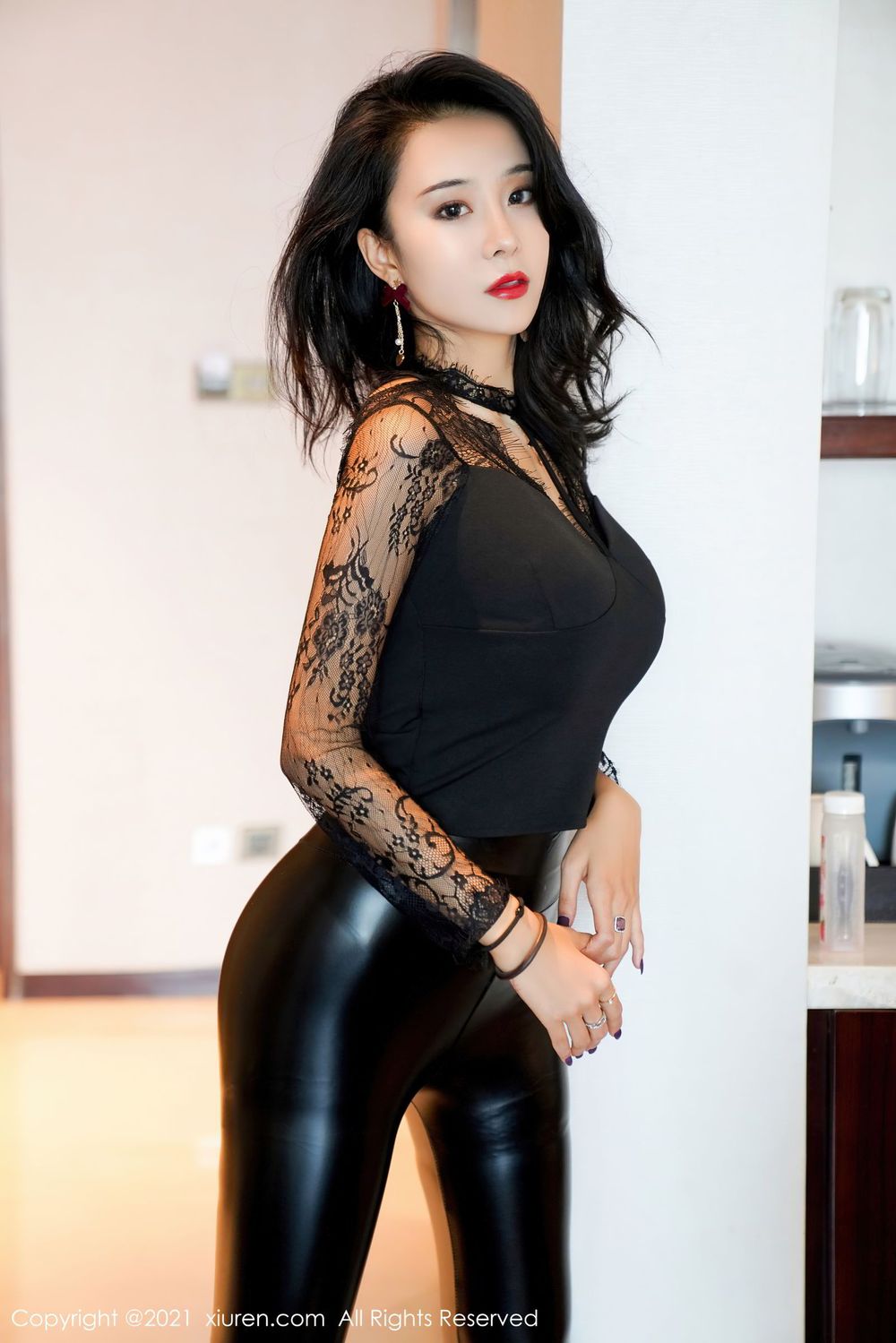 美女模特蓝夏Akasha - 黑色皮裤+飒爽身姿北京旅拍