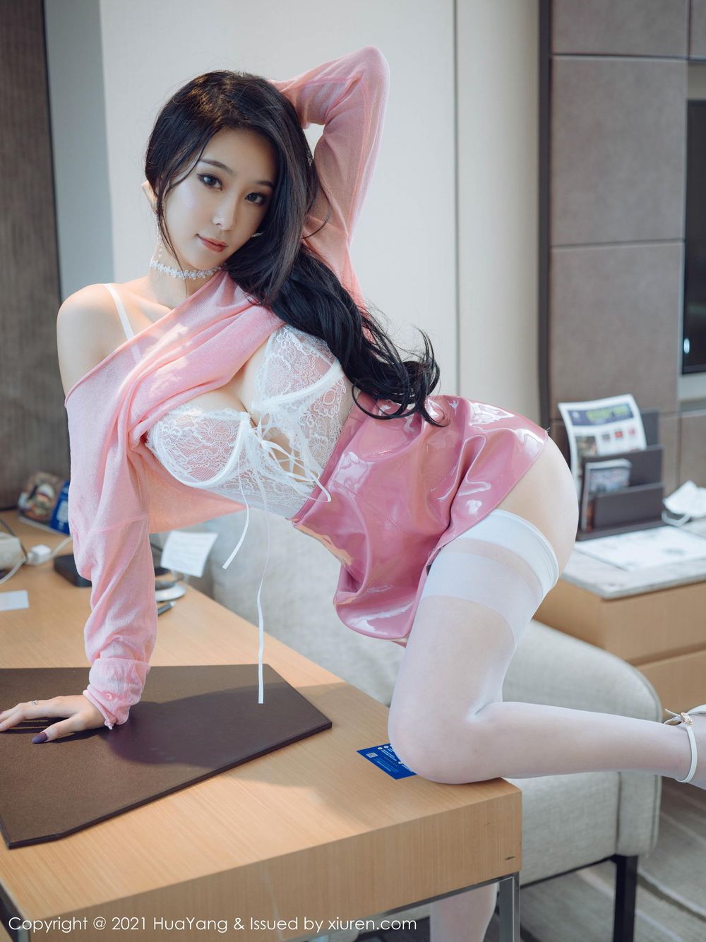 美女模特蓝夏Akasha - 粉色服饰+丝袜系列写真