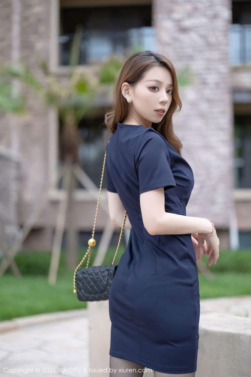 美女模特言沫 - 华丽服饰+黑丝系列性感写真