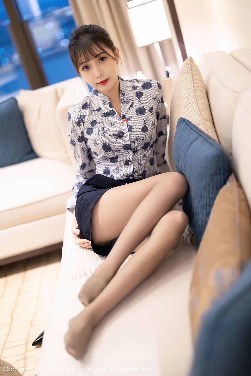 美女模特林星阑 - 空姐制服+深色短裙系列写真