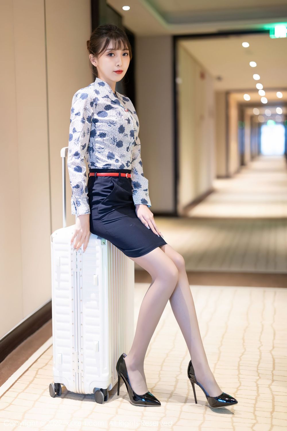 美女模特林星阑 - 空姐制服+深色短裙系列写真