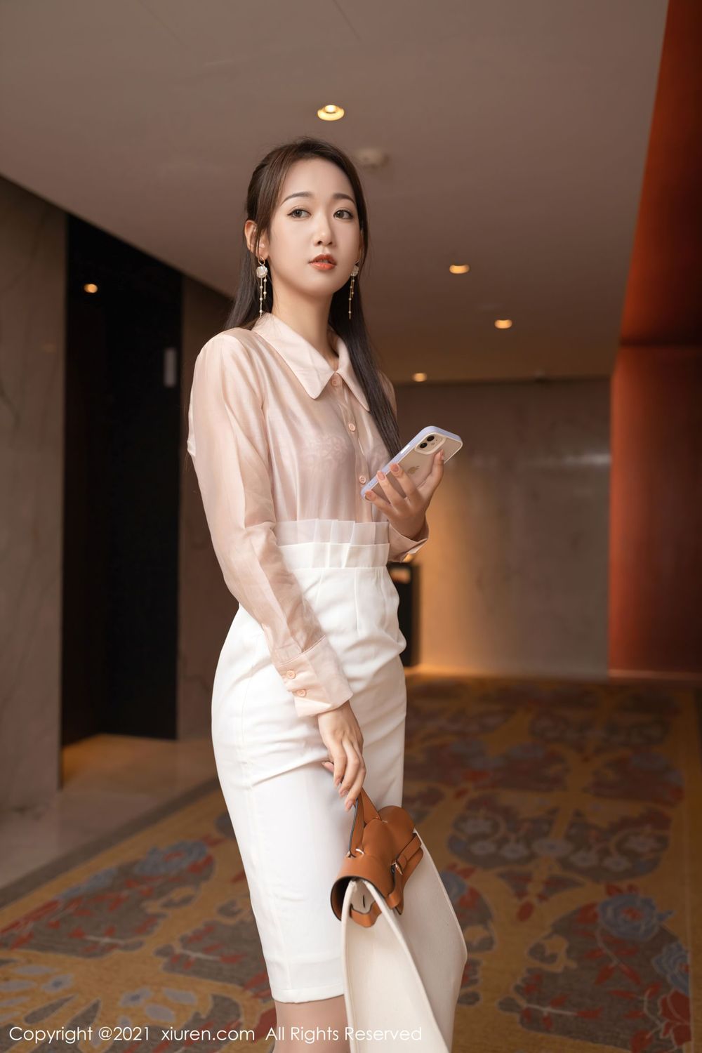 美女模特唐安琪 - 经济拮据找工作主题套图