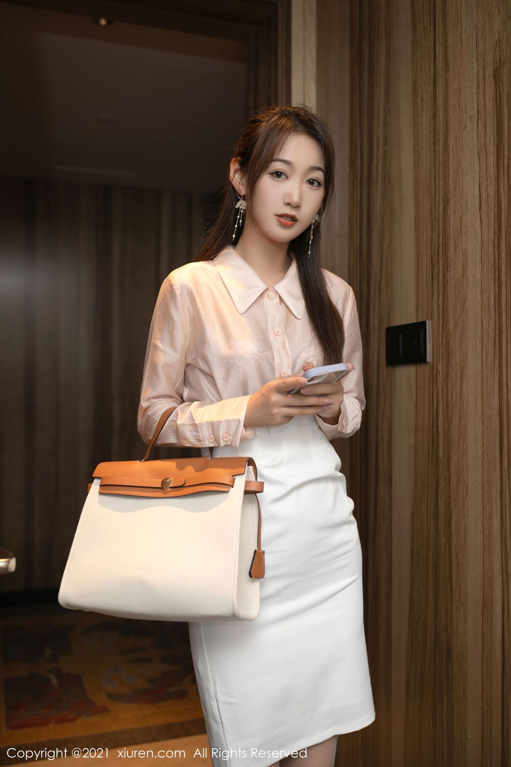 美女模特唐安琪 - 经济拮据找工作主题套图
