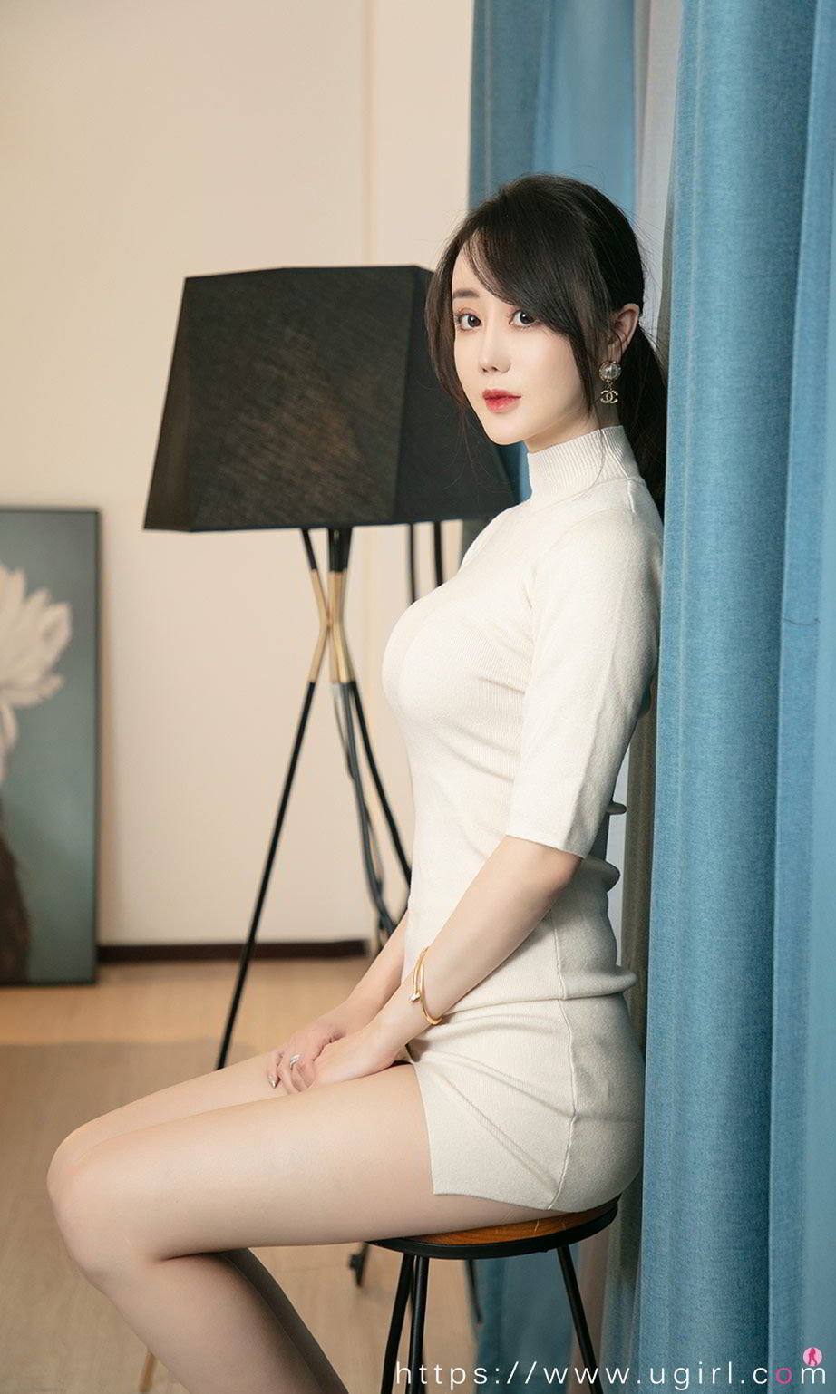 新人嫩模欣凌 - 女王气质樱雪微甜主题套图