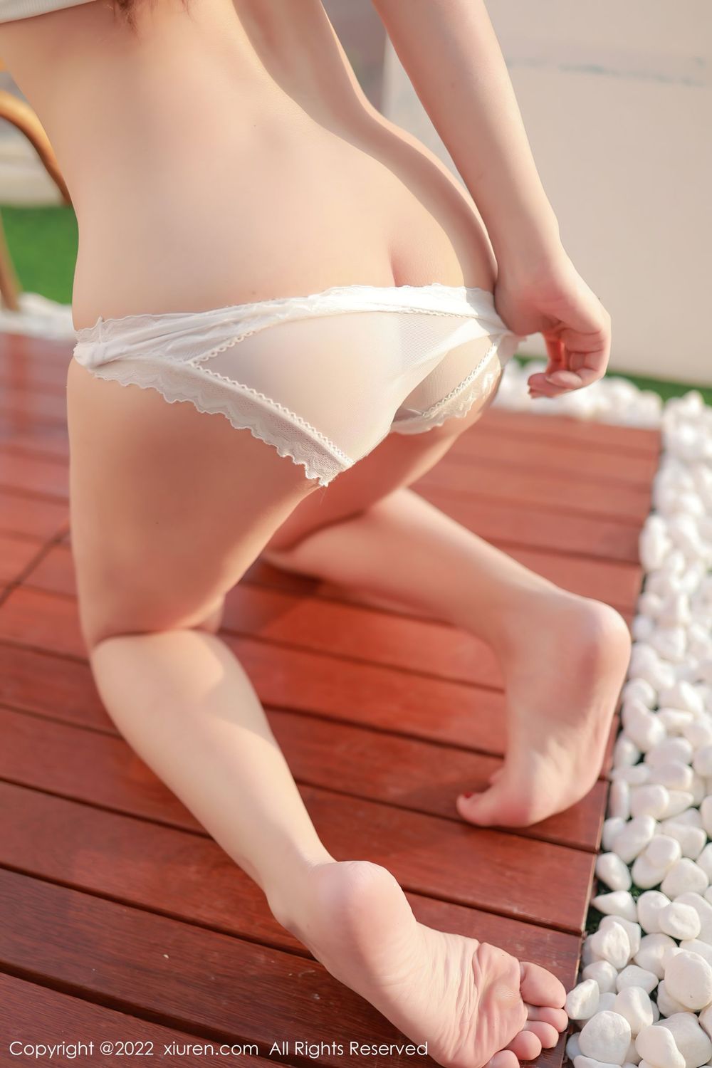 美女模特尹甜甜 - 白色轻透上衣+户外系列写真