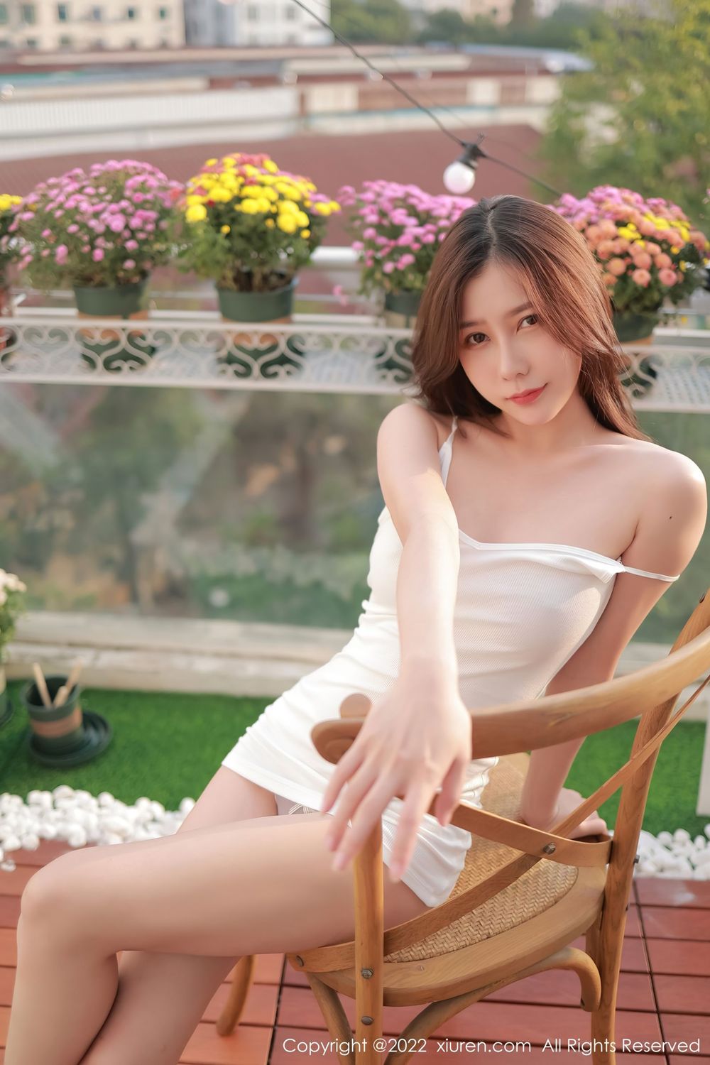 美女模特尹甜甜 - 白色轻透上衣+户外系列写真