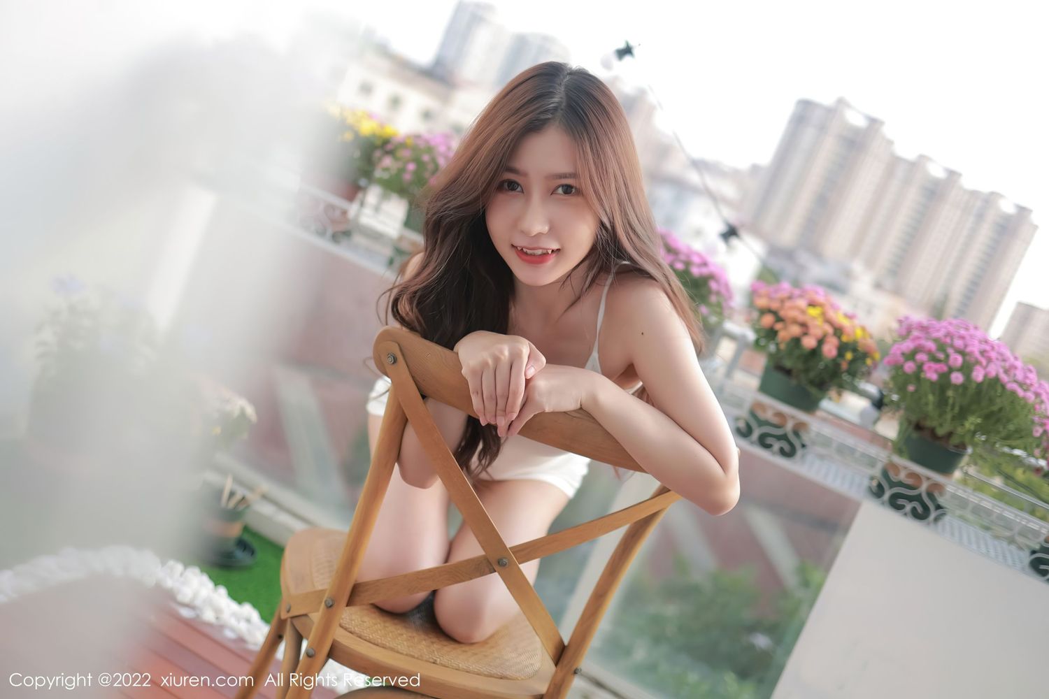 美女模特尹甜甜 - 白色轻透上衣+户外系列写真