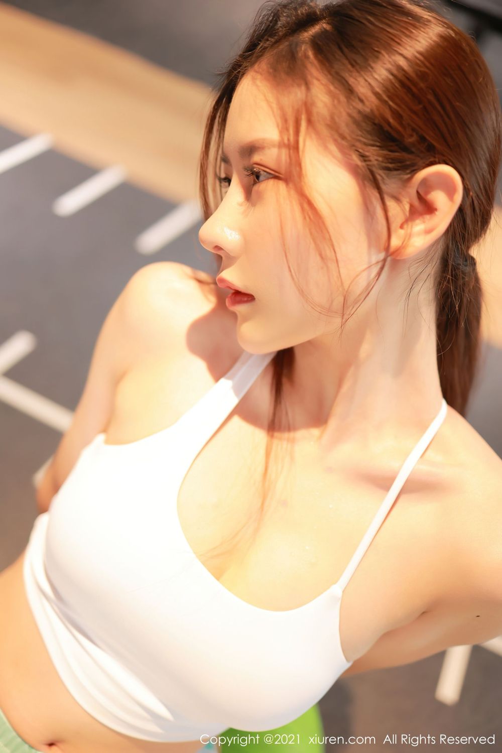 美女模特尹甜甜 - 运动内衣+健身房场景写真