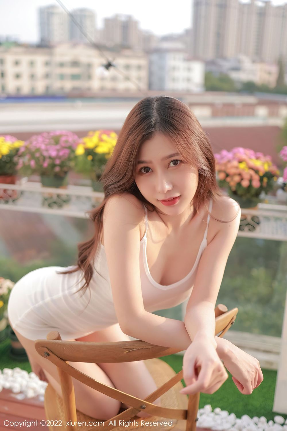美女模特尹甜甜 - 白色轻透上衣+户外系列写真