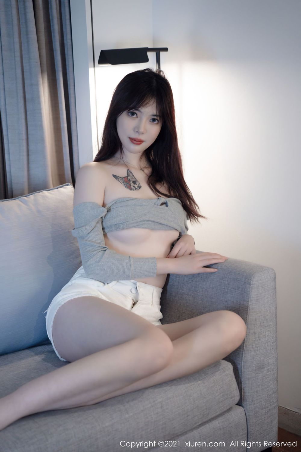 美女模特Arude薇薇 - 白色超短牛仔裤性感写真
