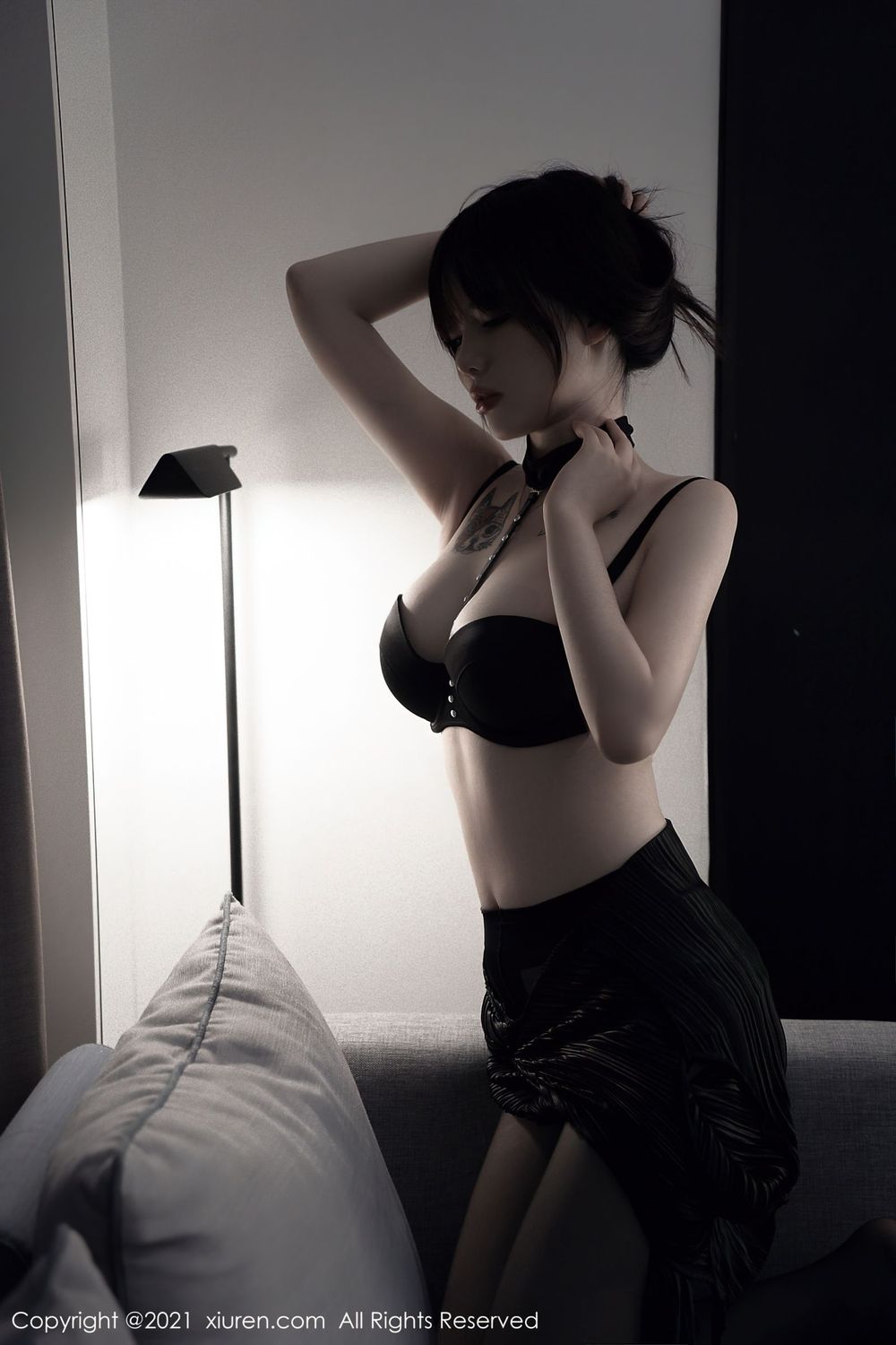 美女模特Arude薇薇 - 黑色短裙+黑丝系列写真
