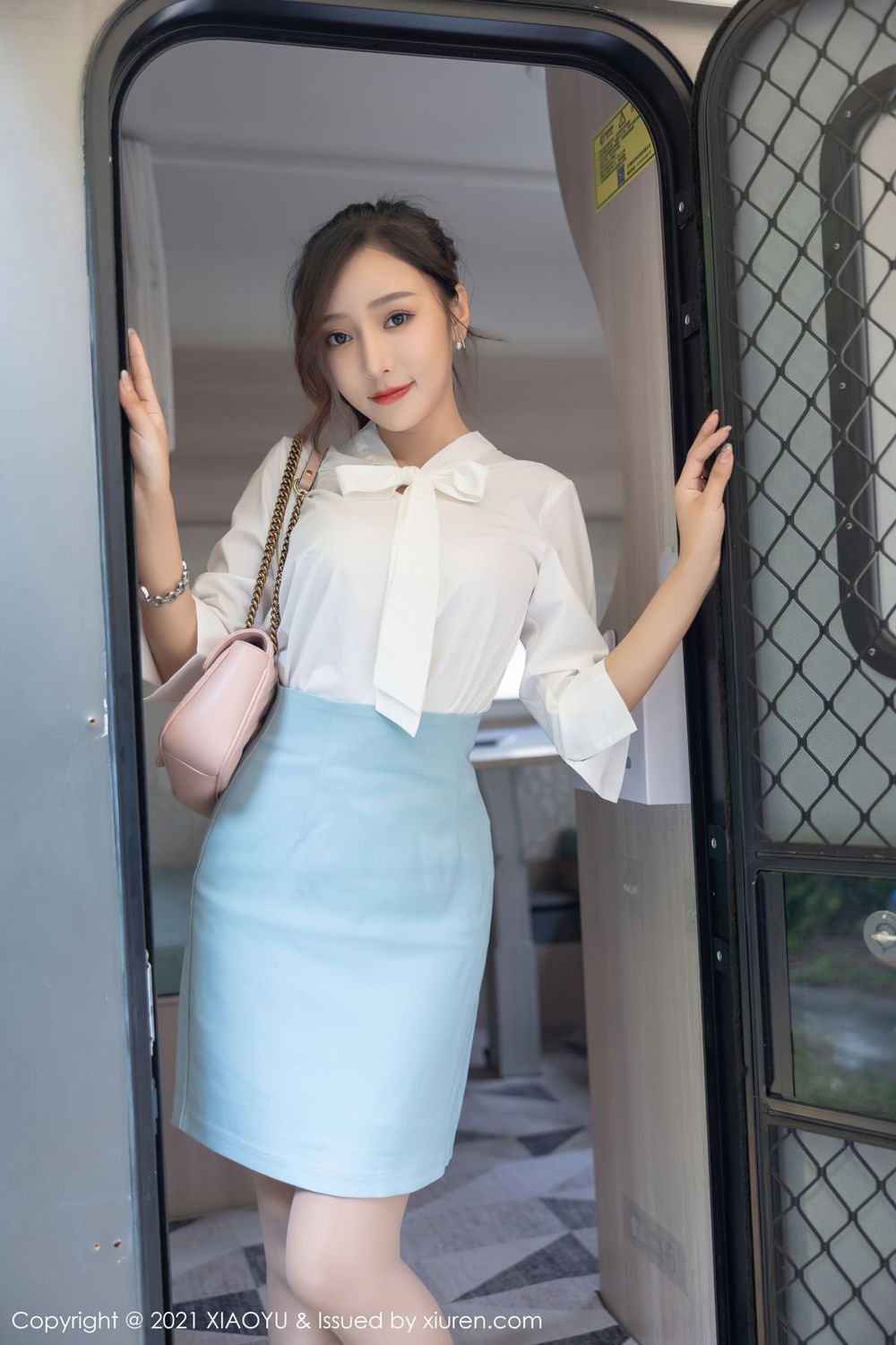 性感女神王馨瑶yanni - OL着装+丝袜系列写真