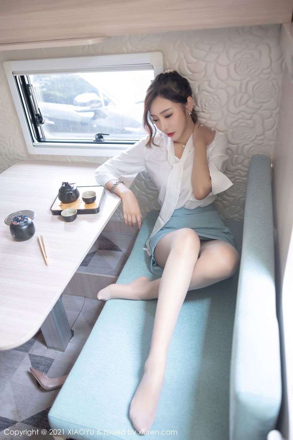 性感女神王馨瑶yanni - OL着装+丝袜系列写真