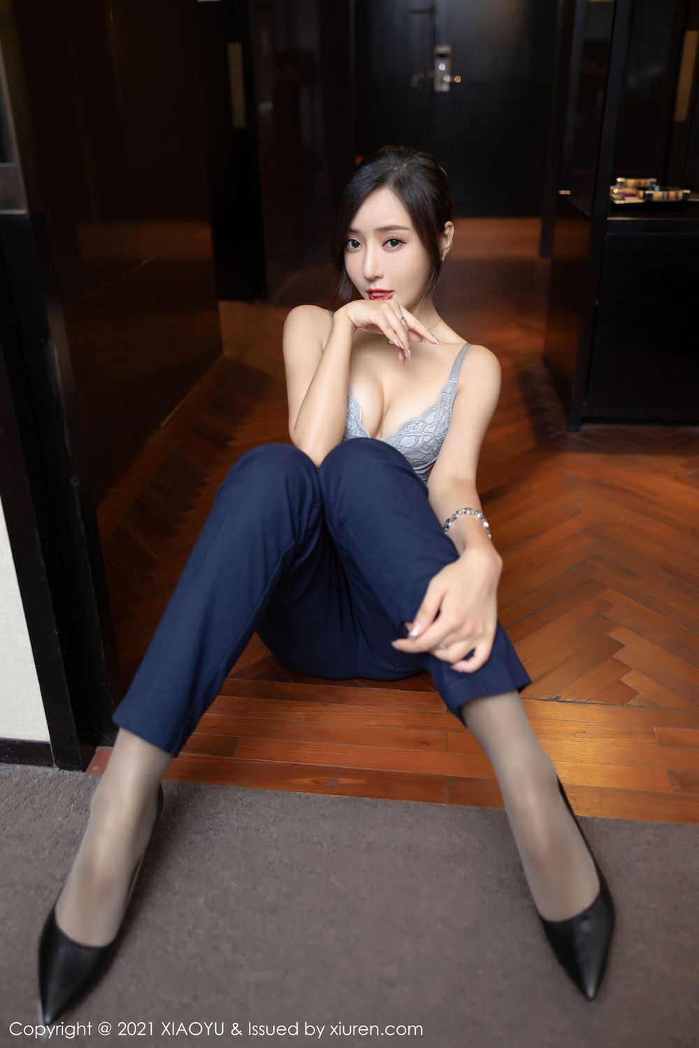 性感女神王馨瑶yanni - 职场OL+丝袜系列写真