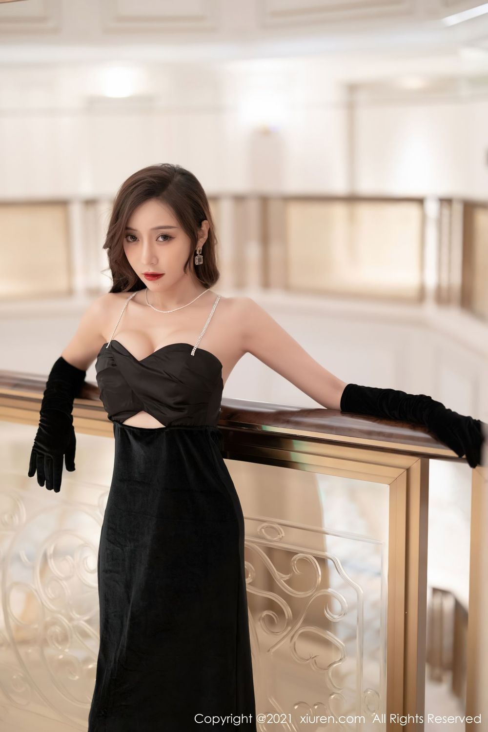 性感女神王馨瑶yanni - 现代礼服+魅惑黑丝深圳旅拍