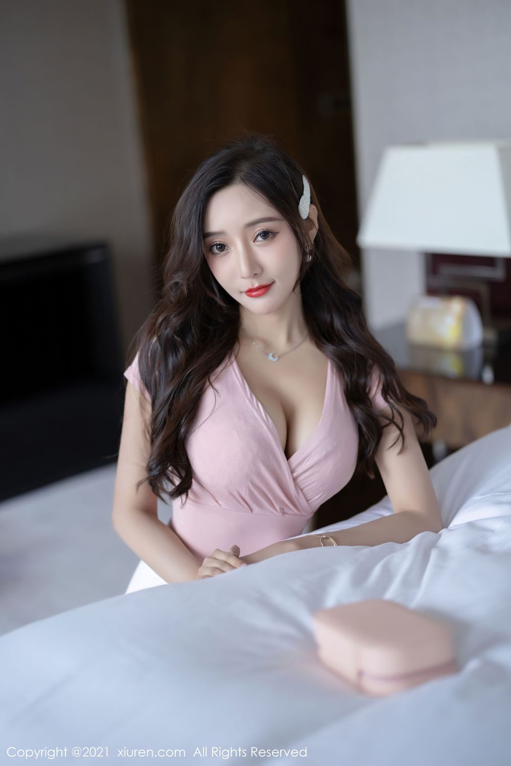 性感女神王馨瑶yanni - 粉色上衣+丝袜系列写真