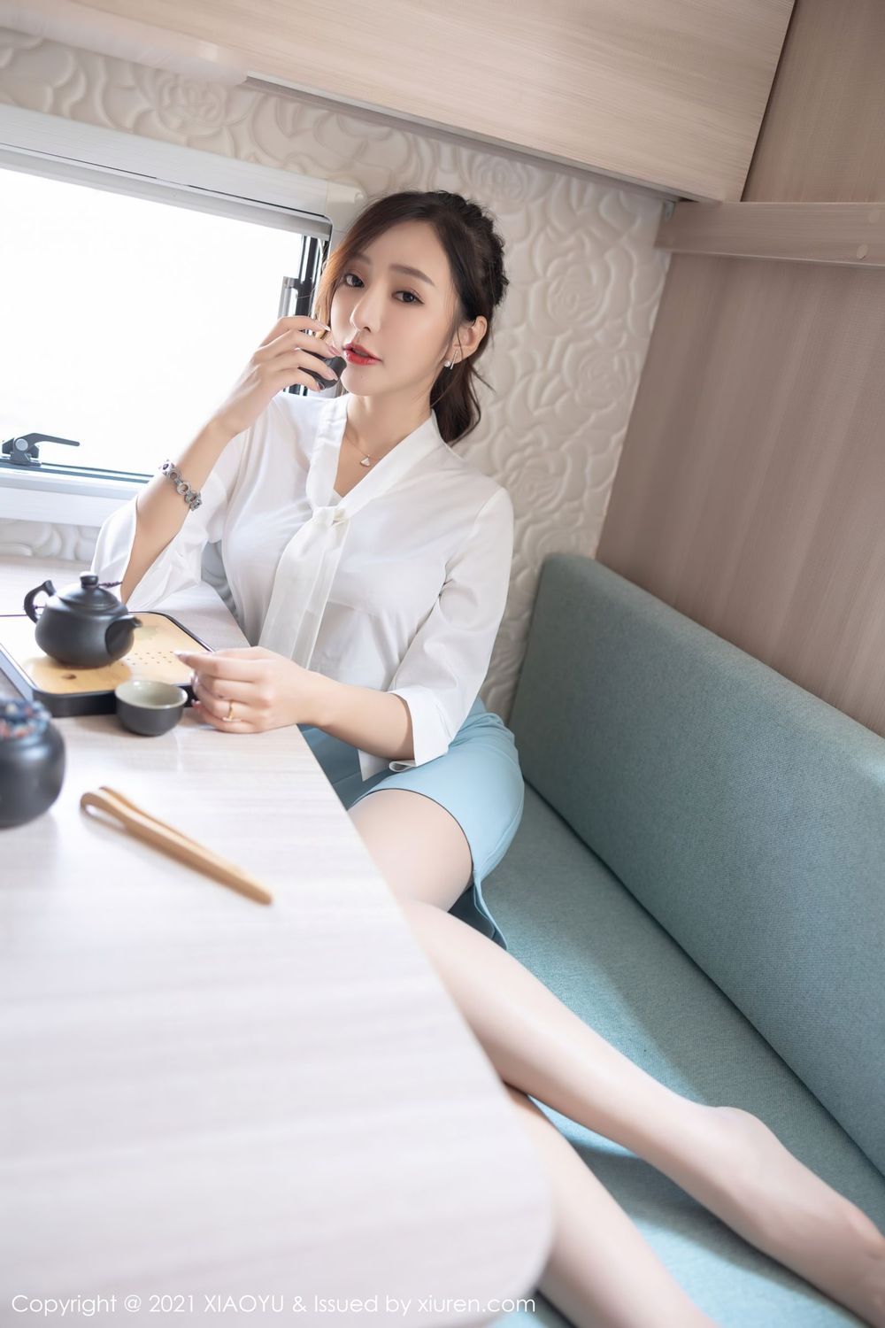 性感女神王馨瑶yanni - OL着装+丝袜系列写真