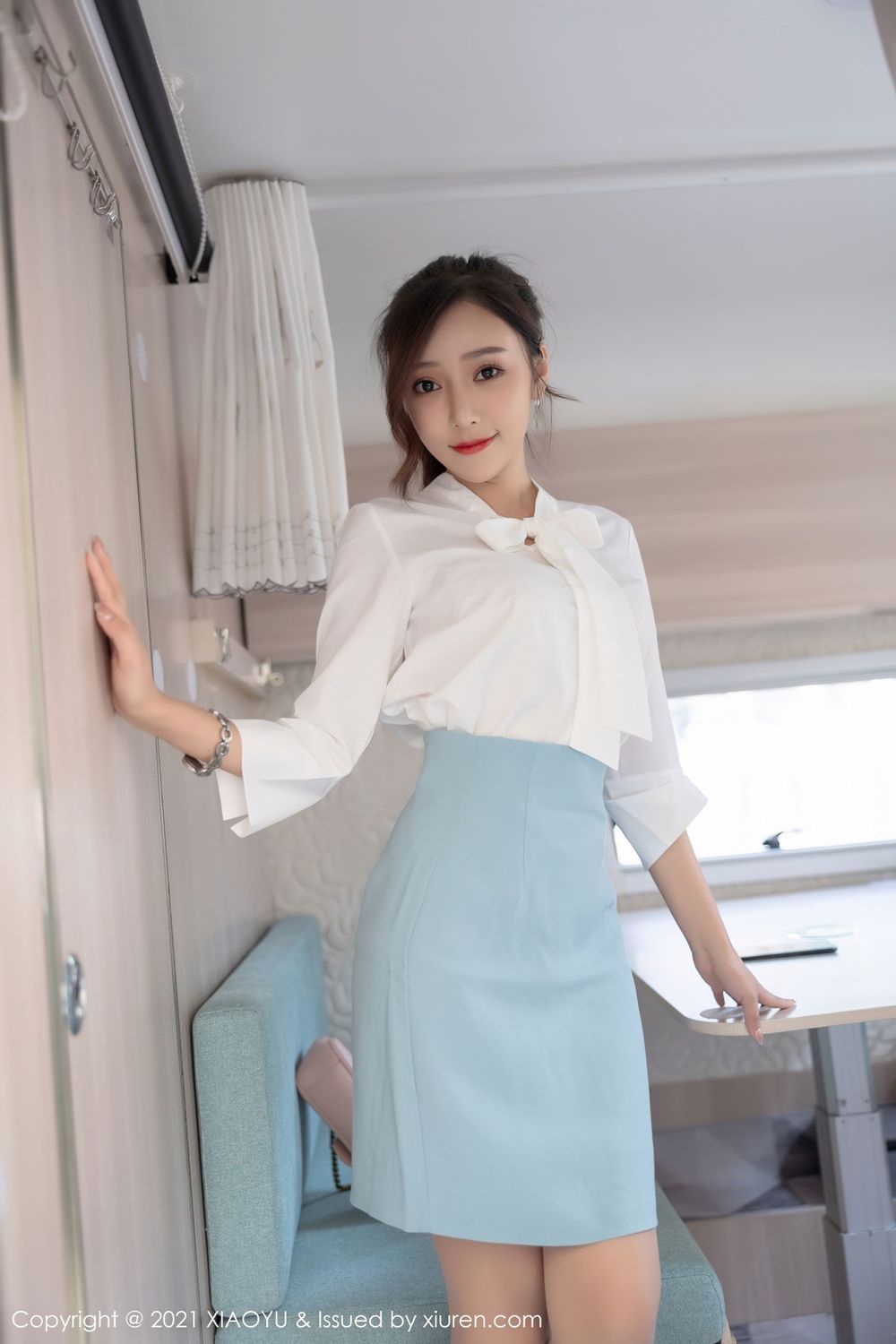性感女神王馨瑶yanni - OL着装+丝袜系列写真