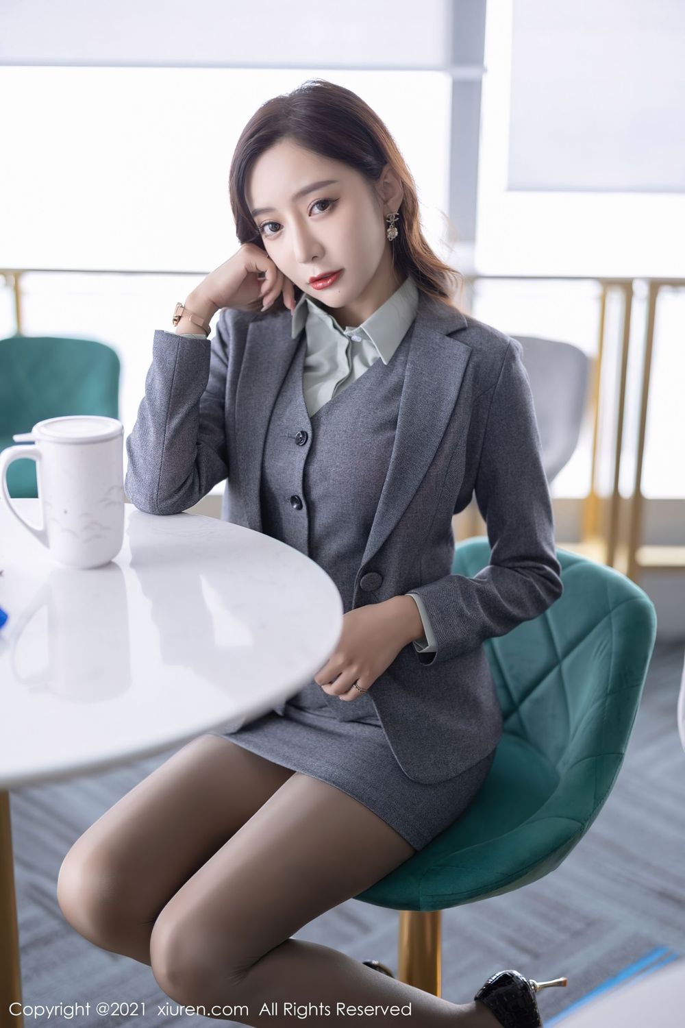 性感女神王馨瑶yanni - 职场OL+黑丝系列写真