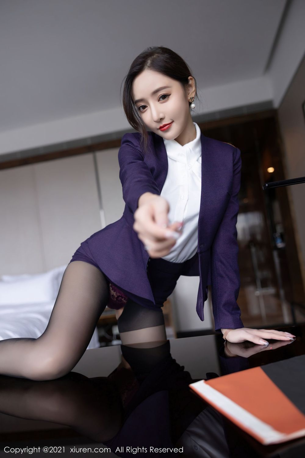性感女神王馨瑶yanni - 职场OL+黑丝系列写真