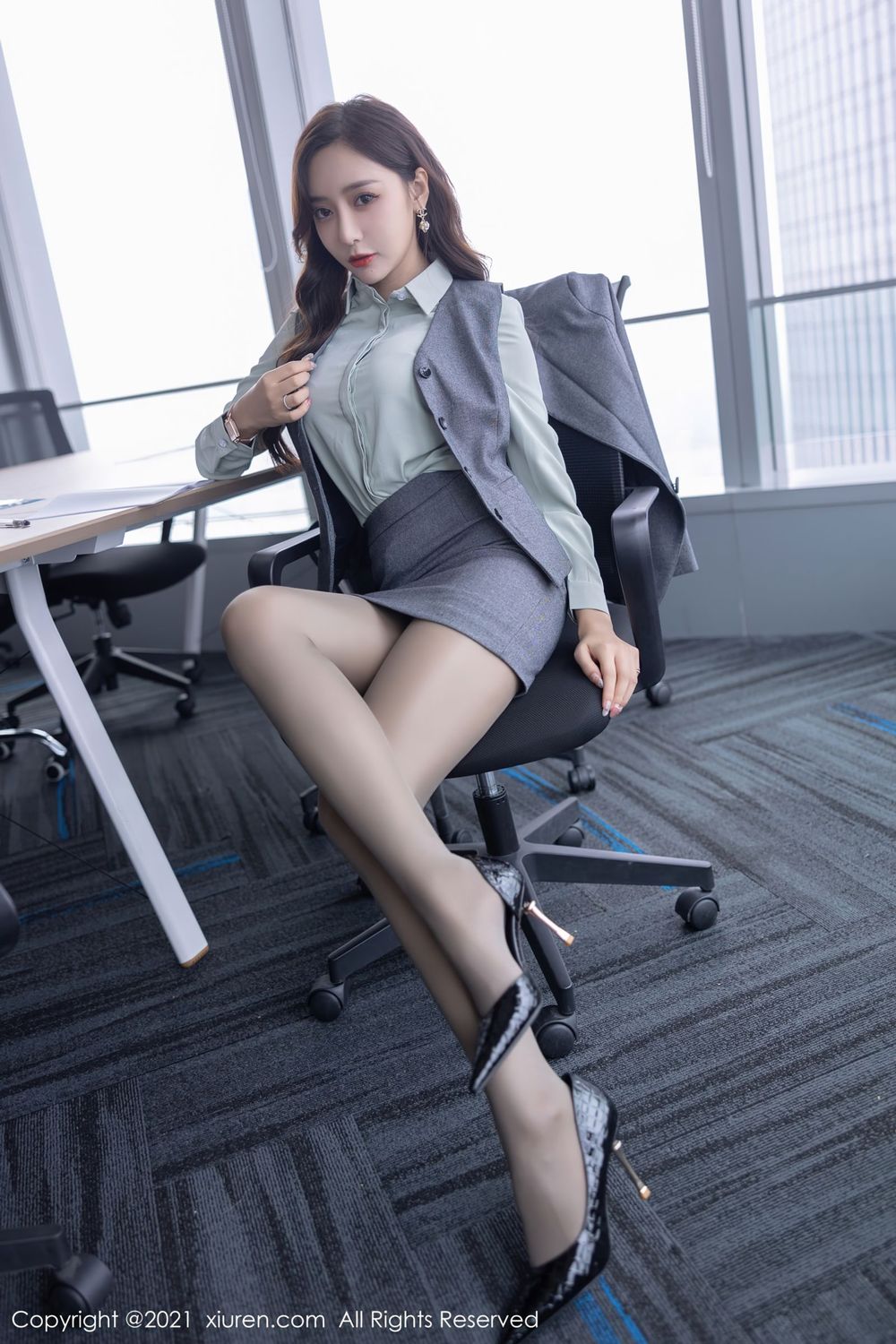 性感女神王馨瑶yanni - 职场OL+黑丝系列写真