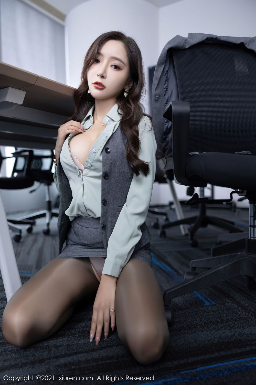 性感女神王馨瑶yanni - 职场OL+黑丝系列写真