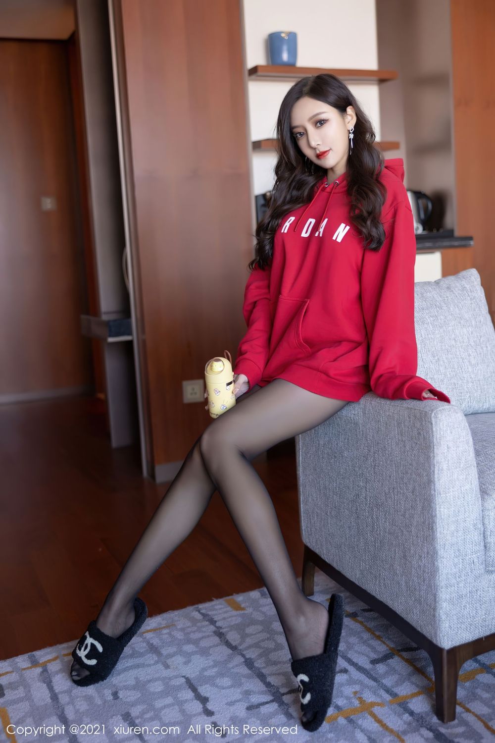 性感女神王馨瑶yanni - 红色卫衣+黑丝系列写真